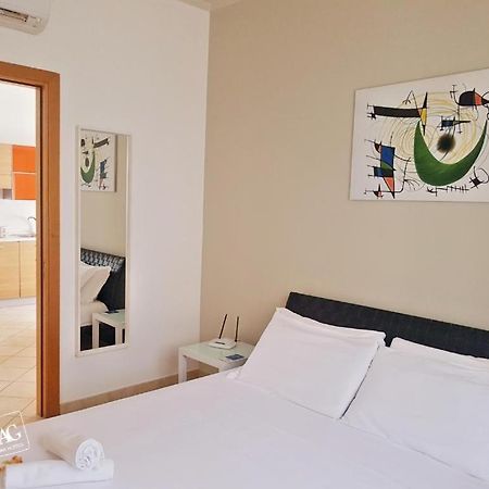 Colonna Rooms & Apartment Trani Bagian luar foto