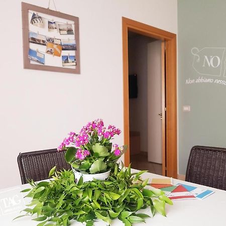Colonna Rooms & Apartment Trani Bagian luar foto