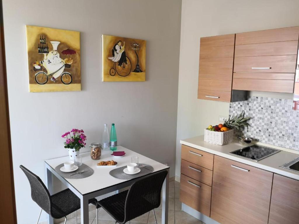 Colonna Rooms & Apartment Trani Bagian luar foto