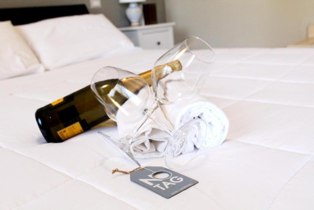 Colonna Rooms & Apartment Trani Bagian luar foto